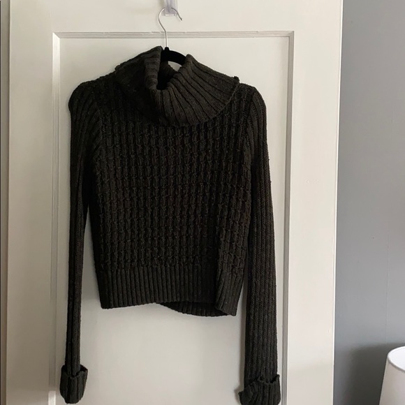 Free People Sweaters - Free People cropped Turtle neck sweater